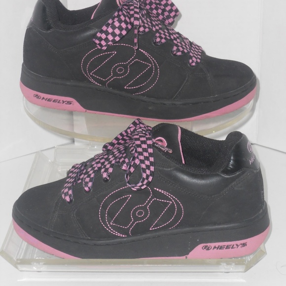 black and pink heelys